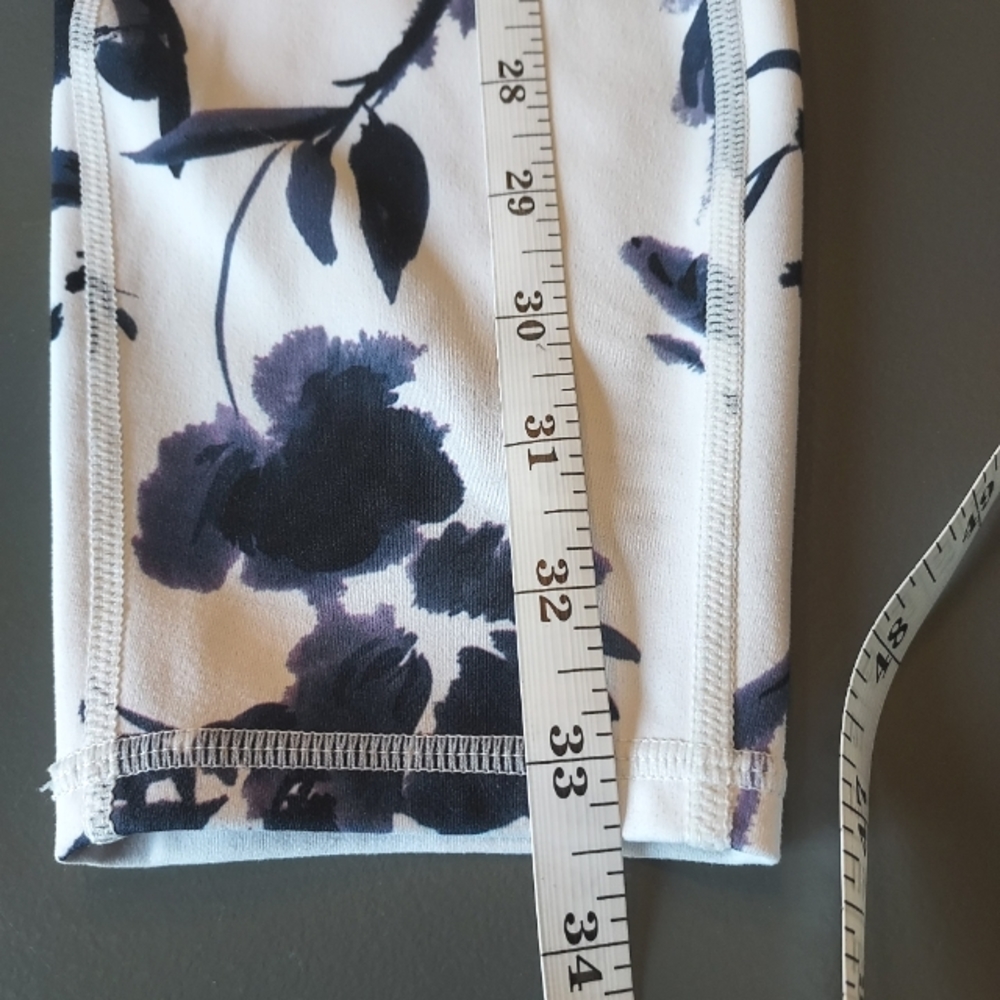 Athleta White Elation Water Flower Leggings Floral Print Blue Size Medium - Picture 6 of 6
